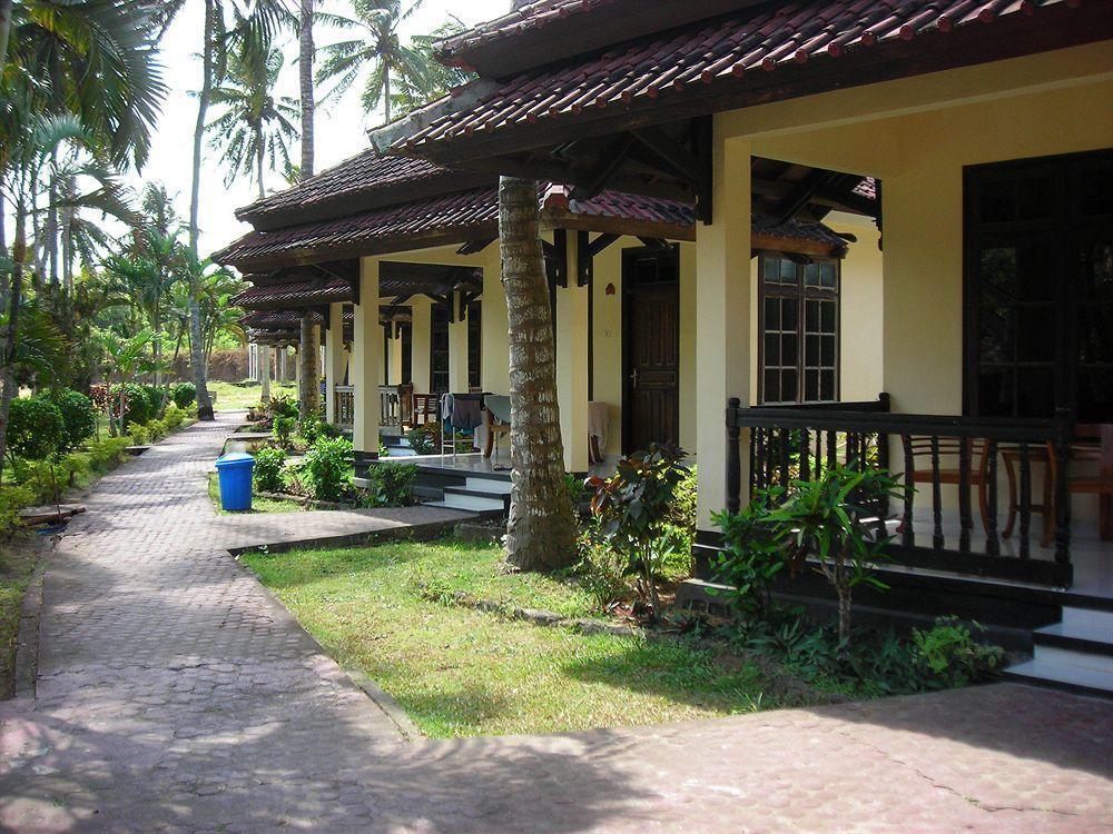 Kuta Indah Hotel Exterior foto