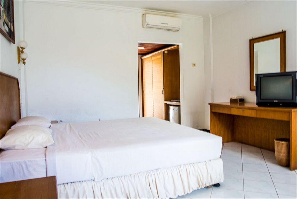 Kuta Indah Hotel Exterior foto