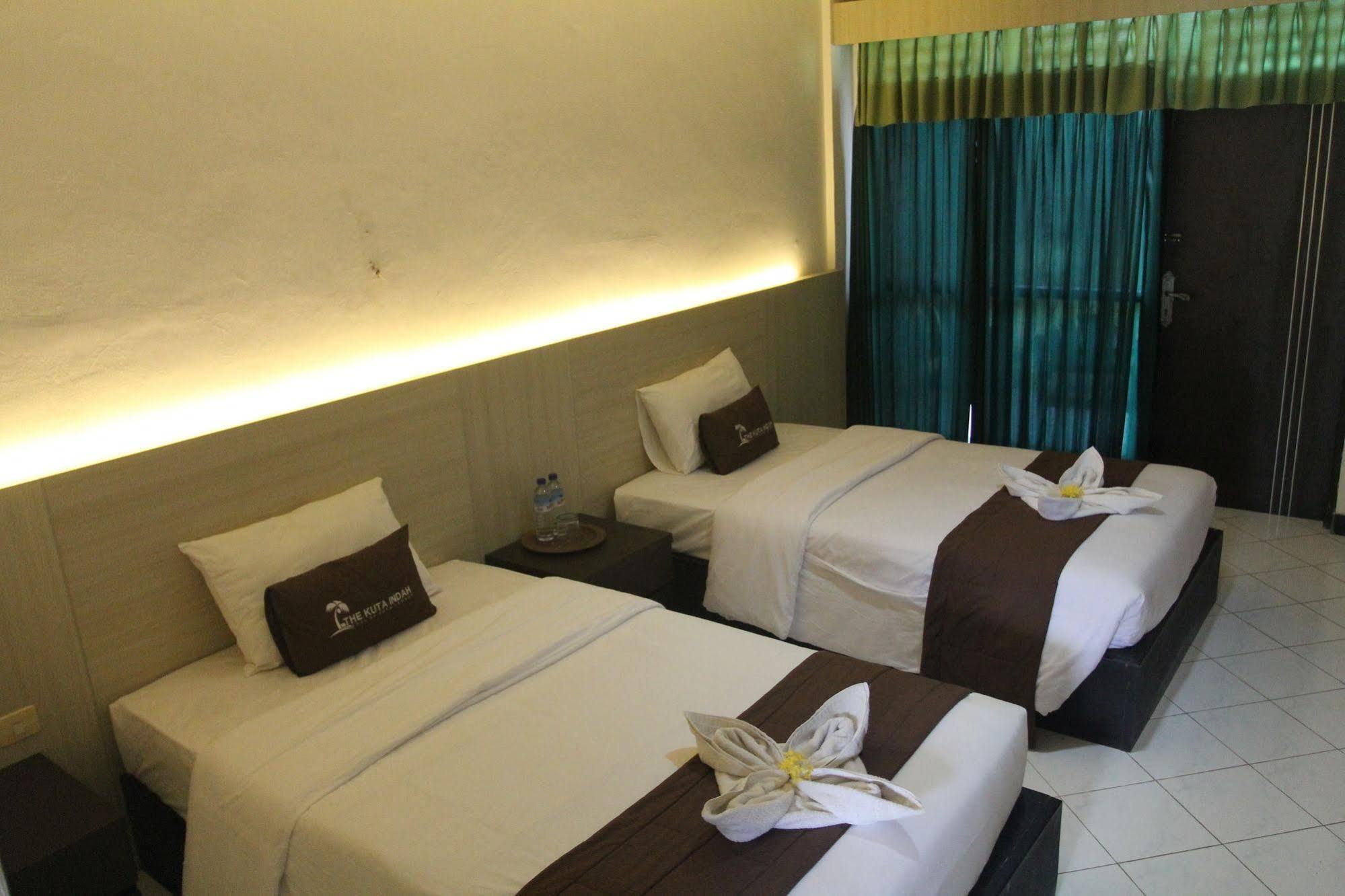 Kuta Indah Hotel Exterior foto