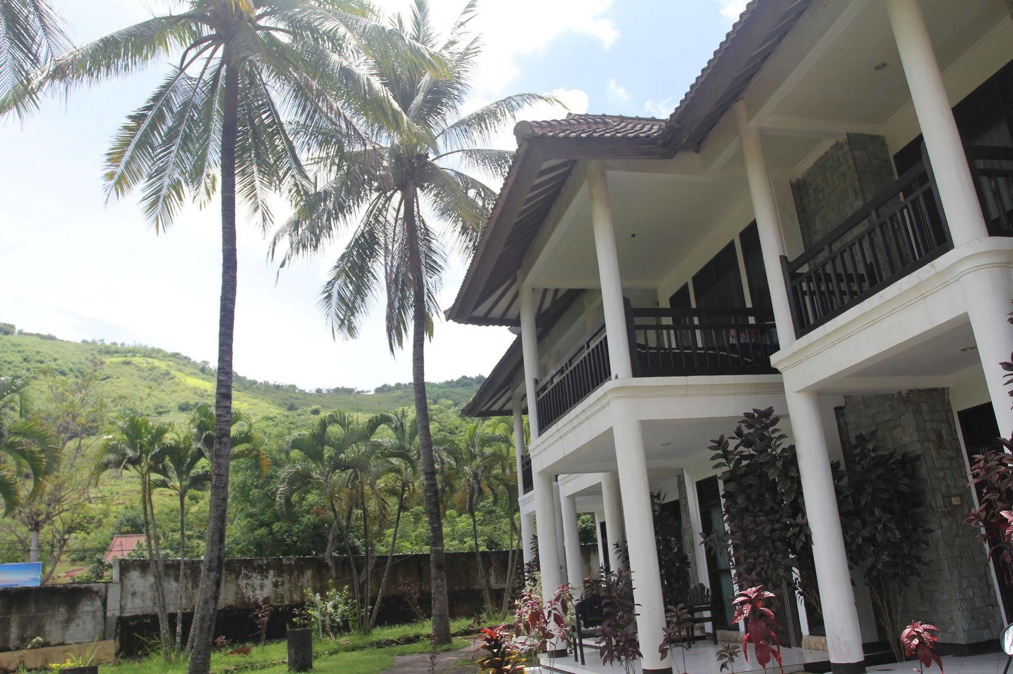 Kuta Indah Hotel Exterior foto