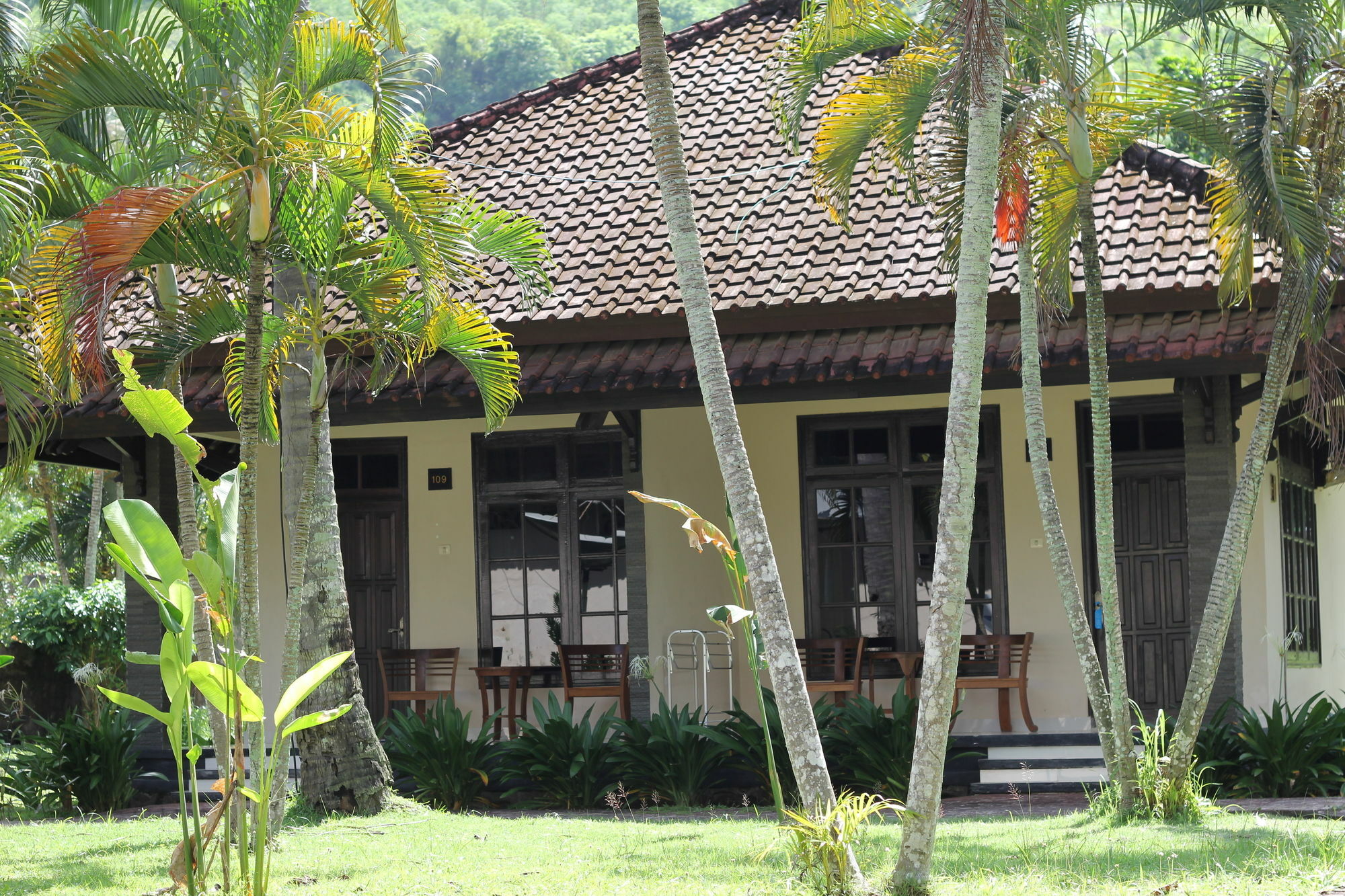 Kuta Indah Hotel Exterior foto
